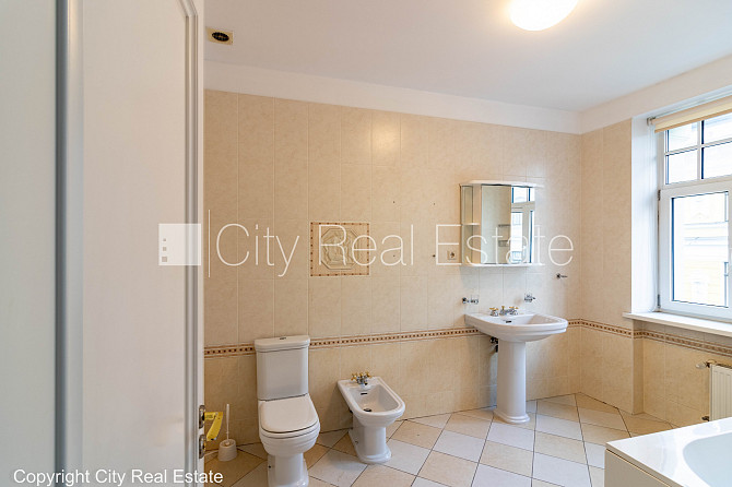 Fasādes māja, renovēta māja, slēgts pagalms, vieta automašīnai, ieeja no ielas un pagalma, Rīga - foto 19