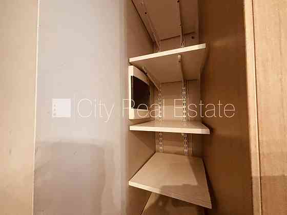 Окна выходят на улицу, широкий вид из окна, в доме новая електроинсталяция, в доме Rīga