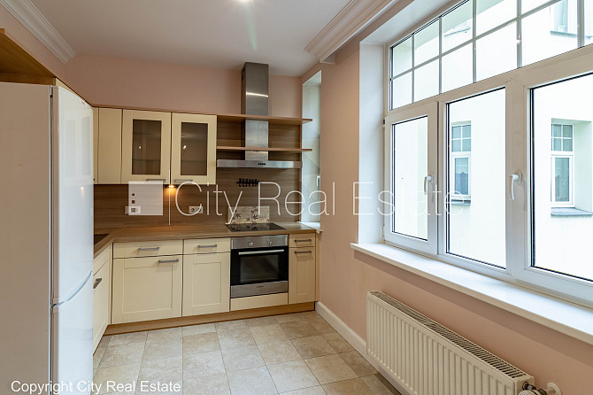 Fasādes māja, renovēta māja, ieeja no ielas, ir lifts, kāpņu telpa pēc kapitālā remonta, Rīga - foto 5