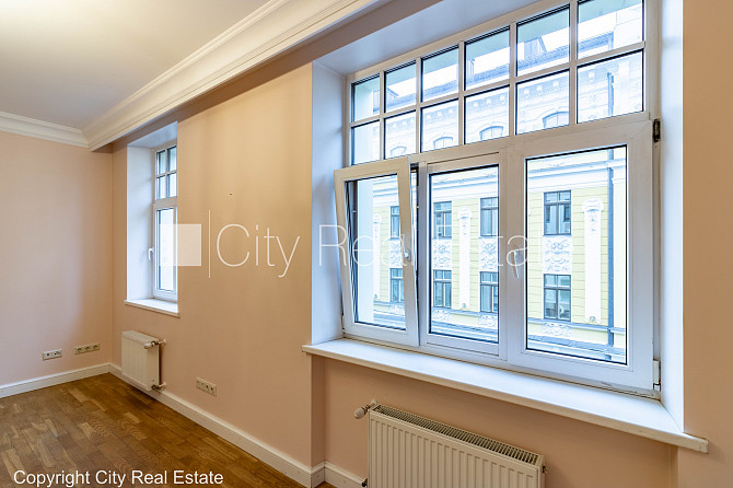 Fasādes māja, renovēta māja, ieeja no ielas, ir lifts, kāpņu telpa pēc kapitālā remonta, Rīga - foto 10