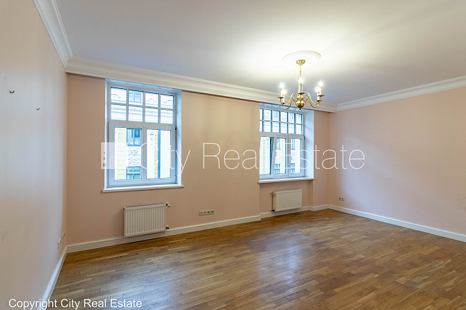 Fasādes māja, renovēta māja, ieeja no ielas, ir lifts, kāpņu telpa pēc kapitālā remonta, Rīga - foto 9