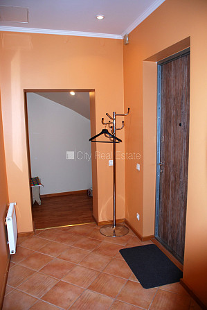 Renovēta māja, labiekārtota apzaļumota teritorija, slēgts pagalms, vieta automašīnai, Rīga - foto 9