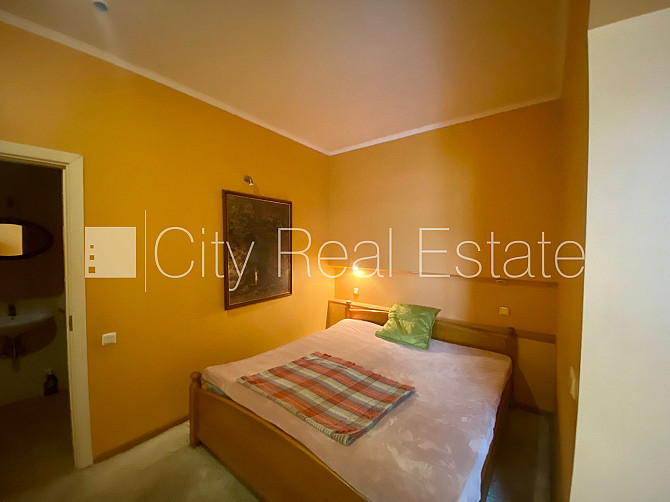 Renovēta māja, labiekārtota apzaļumota teritorija, slēgts pagalms, vieta automašīnai, Rīga - foto 4