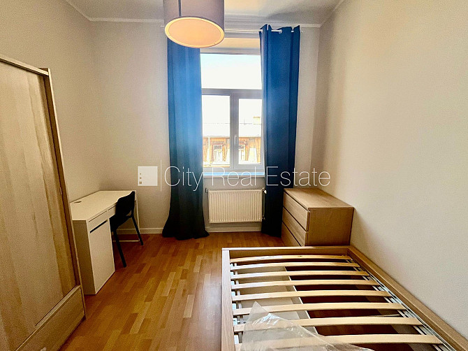 Фасадный дом, реновированный дом, благоустроенная озеленённая территория, вход с Рига - изображение 9