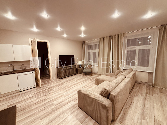 Fasādes māja, renovēta māja, slēgts pagalms, iespēja nomāt autostāvvietu, ieeja no ielas, Rīga - foto 3