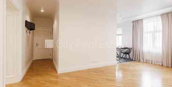 Фасадный дом, реновированный дом, благоустроенный озеленённый двор, закрытый Рига