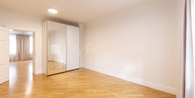 Фасадный дом, реновированный дом, благоустроенный озеленённый двор, закрытый Рига - изображение 4