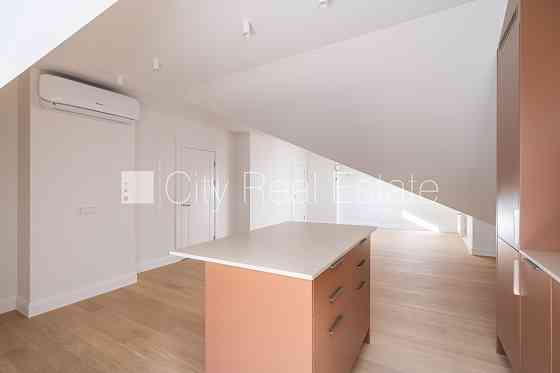 Фасадный дом, реновированный дом, благоустроенный озеленённый двор, закрытый Рига