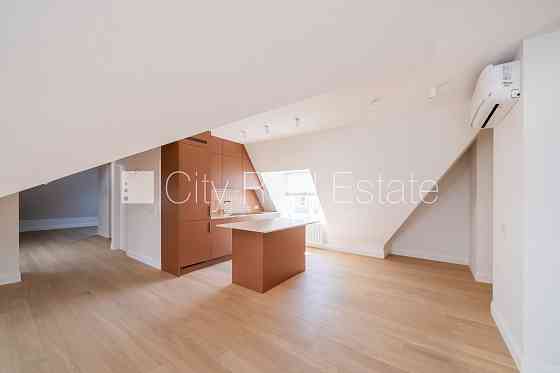 Фасадный дом, реновированный дом, благоустроенный озеленённый двор, закрытый Рига