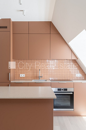 Фасадный дом, реновированный дом, благоустроенный озеленённый двор, закрытый Рига - изображение 4