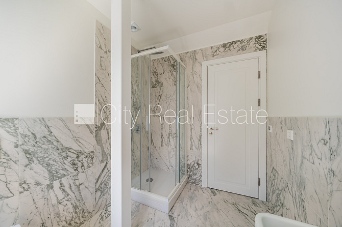 Фасадный дом, реновированный дом, благоустроенный озеленённый двор, закрытый Рига - изображение 20