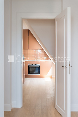 Фасадный дом, реновированный дом, благоустроенный озеленённый двор, закрытый Рига - изображение 8