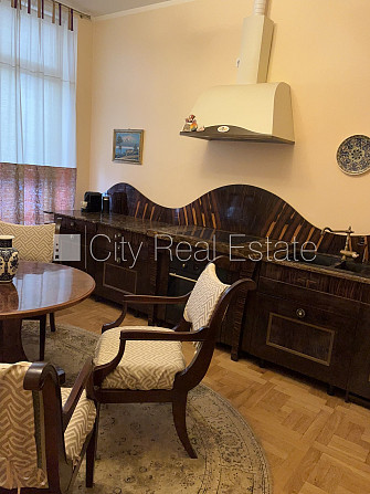 Новостройка, фасадный дом, закрытый двор, места для нескольких машин, вход с Рига - изображение 2