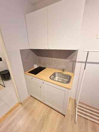 Фасадный дом, реновированный дом, закрытый двор, вход с улицы и со двора, Рига