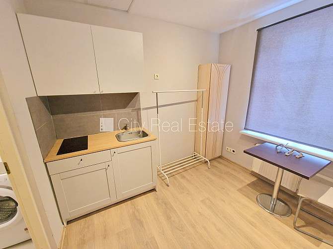 Фасадный дом, реновированный дом, закрытый двор, вход с улицы и со двора, Рига - изображение 3