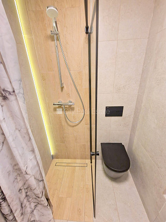 Фасадный дом, реновированный дом, закрытый двор, вход с улицы и со двора, Рига - изображение 9