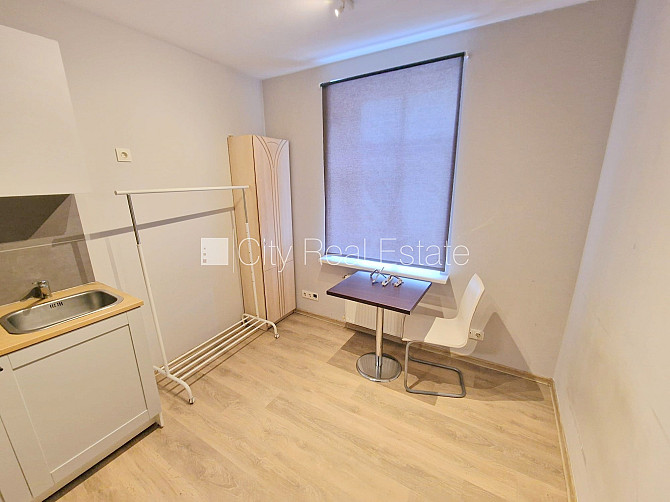 Фасадный дом, реновированный дом, закрытый двор, вход с улицы и со двора, Рига - изображение 2