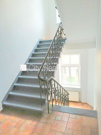 Фасадный дом, реновированный дом, закрытый двор, вход с улицы и со двора, Рига - изображение 12