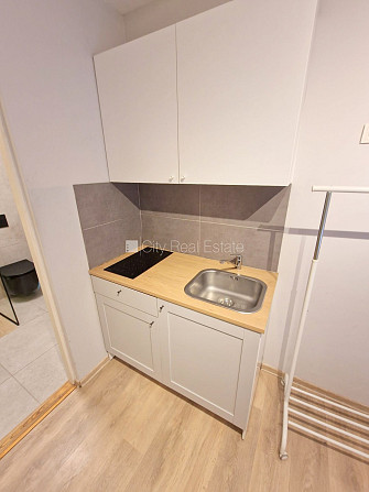 Фасадный дом, реновированный дом, закрытый двор, вход с улицы и со двора, Рига - изображение 5