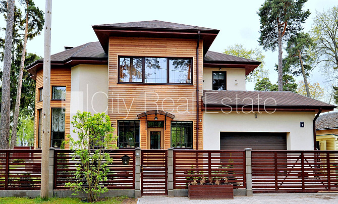 Частный дом, новостройка, благоустроенный озеленённый двор, территория обнесена Юрмала - изображение 1