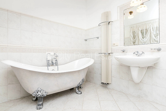 Renovēta māja, labiekārtots apzaļumots pagalms, vieta vairākām automašīnām, terase, gaisa Jūrmala - foto 16