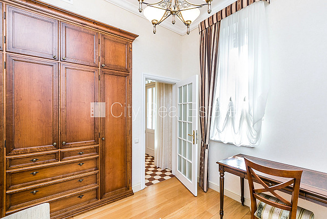 Renovēta māja, labiekārtots apzaļumots pagalms, vieta vairākām automašīnām, terase, gaisa Jūrmala - foto 13