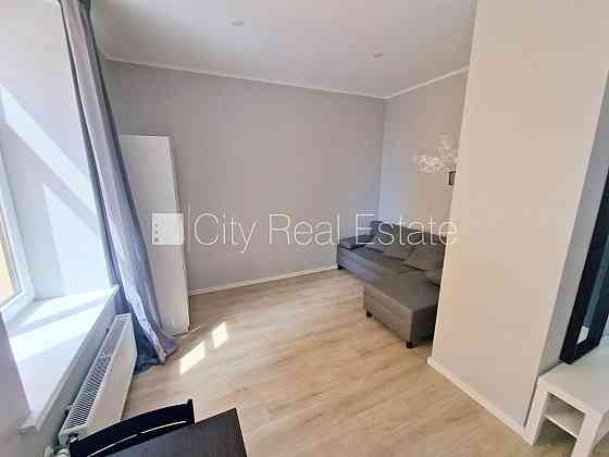 Фасадный дом, реновированный дом, закрытый двор, вход с улицы и со двора, Рига