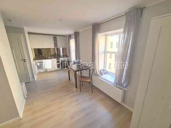 Фасадный дом, реновированный дом, закрытый двор, вход с улицы и со двора, Рига