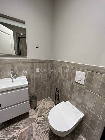 Фасадный дом, реновированный дом, подъездная дорога покрыта брущаткoй, Рига - изображение 4