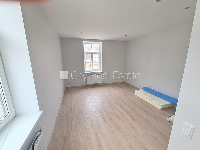 Zeme īpašumā, fasādes māja, renovēta māja, slēgts pagalms, ieeja no pagalma, kāpņu telpa Rīga - foto 2