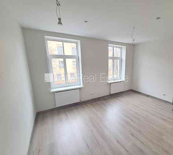 Земля в собственности, фасадный дом, реновированный дом, закрытый двор, вход со Рига