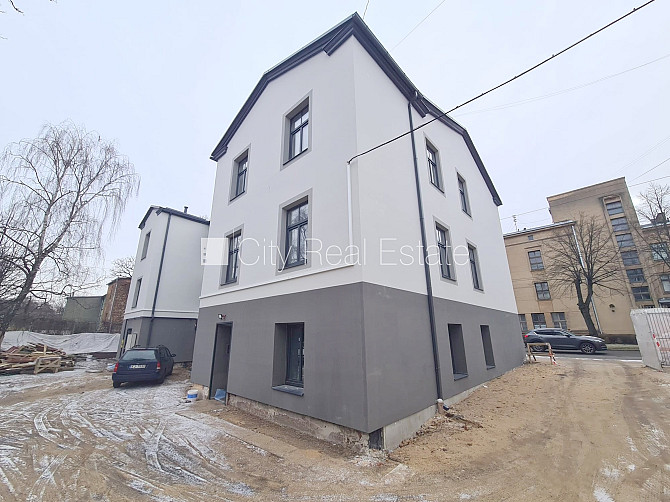 Земля в собственности, фасадный дом, реновированный дом, закрытый двор, вход со Рига - изображение 12