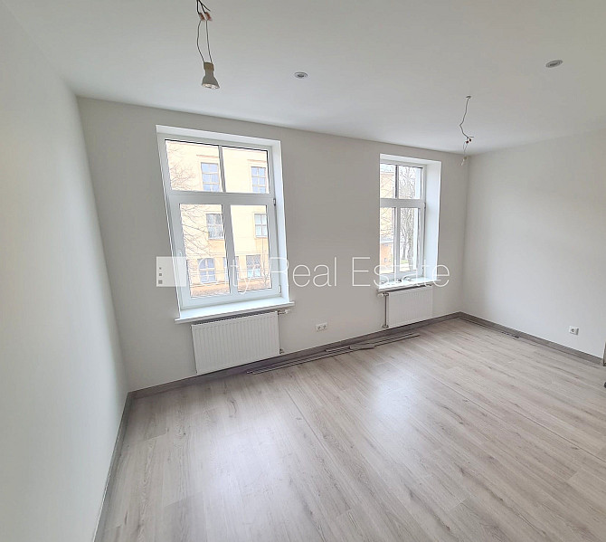 Земля в собственности, фасадный дом, реновированный дом, закрытый двор, вход со Рига - изображение 1