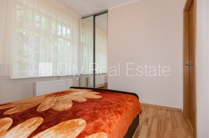 Благоустроенный озеленённый двор, закрытый двор, въездные ворота оснащены Юрмала - изображение 8