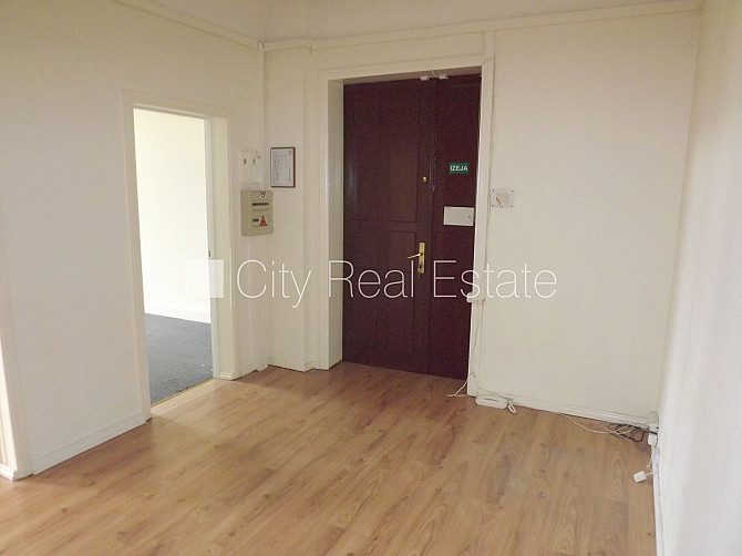 Фасадный дом, реновированный дом, вход с улицы, лифт, лестничная клетка после Рига - изображение 9