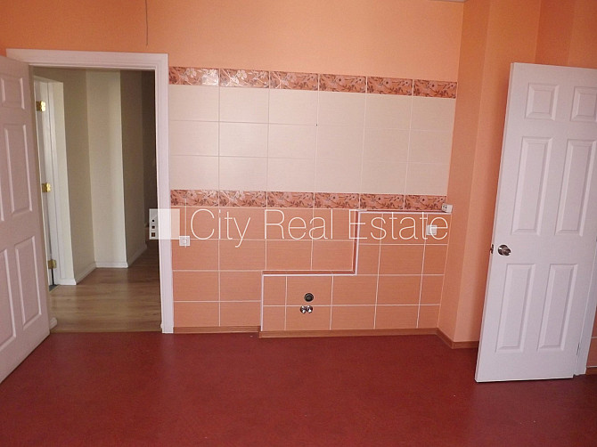 Фасадный дом, реновированный дом, вход с улицы, лифт, лестничная клетка после Рига - изображение 12