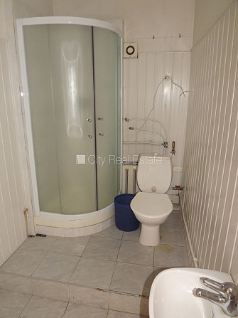 Фасадный дом, реновированный дом, вход с улицы, лифт, лестничная клетка после Рига - изображение 18