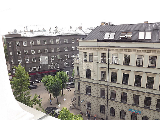 Фасадный дом, реновированный дом, вход с улицы, лифт, лестничная клетка после Рига - изображение 4