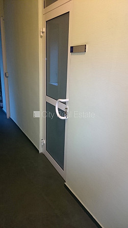 Дом во дворе, реновированный дом, вход с улицы, лестничная клетка после Рига - изображение 9