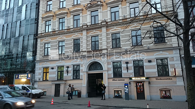 Дом во дворе, реновированный дом, вход с улицы, лестничная клетка после Рига - изображение 14