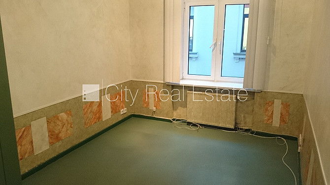 Дом во дворе, реновированный дом, вход с улицы, лестничная клетка после Рига - изображение 2