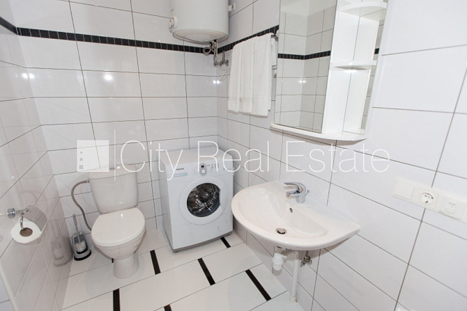 Благоустроенный озеленённый двор, въездные ворота оснащены автоматической Юрмала - изображение 9