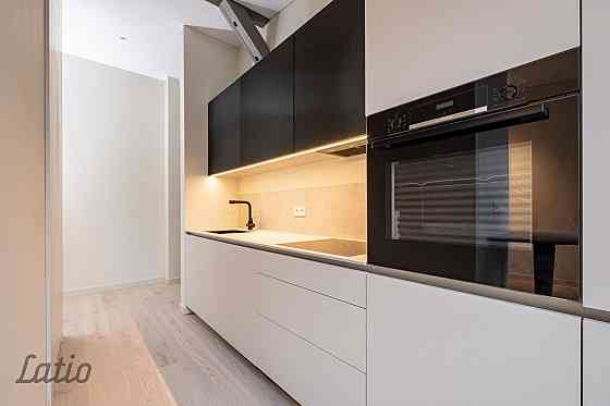 Pārdod plašu un skaistu mansarda veida dzīvokli renovētā mājā Āgenskalnā.
Dzīvoklis ir pilnībā gatav Рига