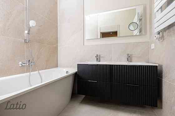 Pārdod plašu un skaistu mansarda veida dzīvokli renovētā mājā Āgenskalnā.
Dzīvoklis ir pilnībā gatav Рига