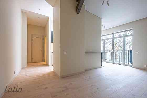 Pārdod plašu un skaistu mansarda veida dzīvokli renovētā mājā Āgenskalnā.
Dzīvoklis ir pilnībā gatav Рига