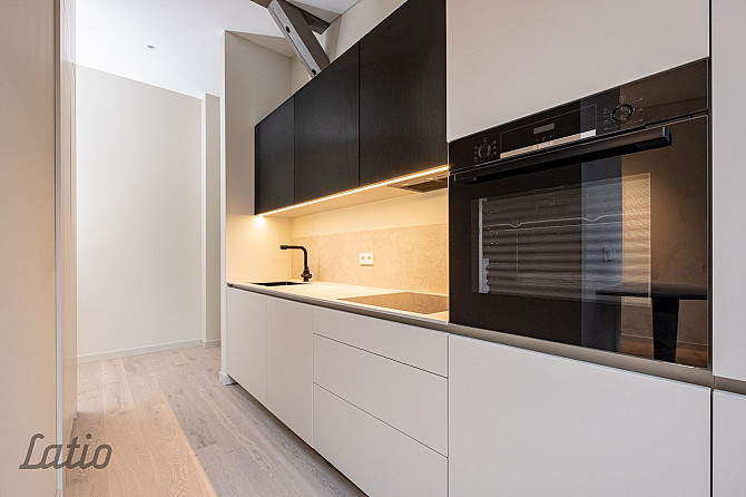 Pārdod plašu un skaistu mansarda veida dzīvokli renovētā mājā Āgenskalnā.
Dzīvoklis ir pilnībā gatav Рига - изображение 1