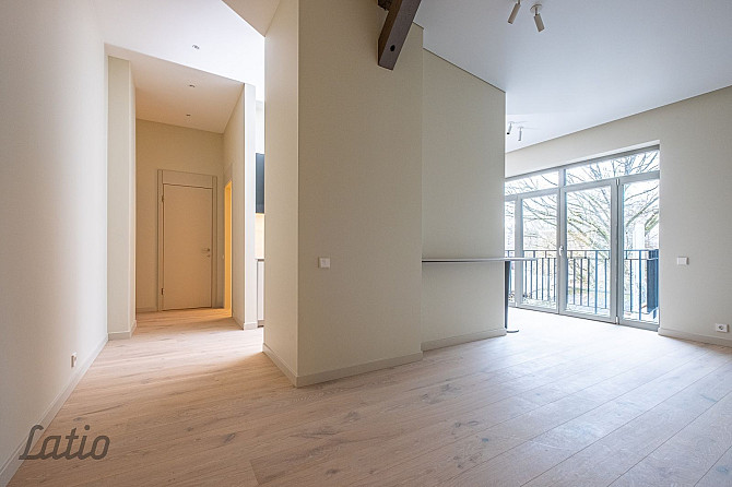 Pārdod plašu un skaistu mansarda veida dzīvokli renovētā mājā Āgenskalnā.
Dzīvoklis ir pilnībā gatav Рига - изображение 3