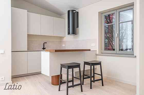 Pārdod plašu un skaistu mansarda veida dzīvokli renovētā mājā Āgenskalnā.
Dzīvoklis ir pilnībā gatav Рига