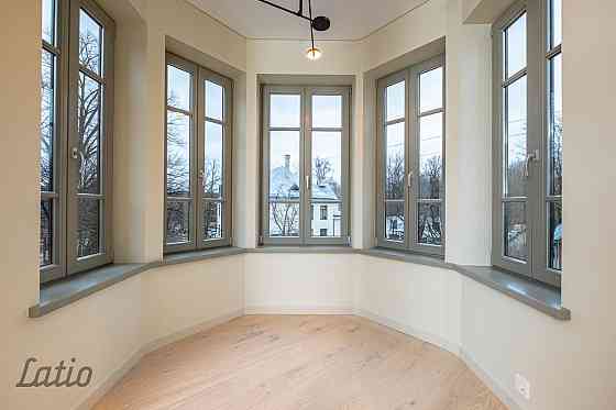 Pārdod plašu un skaistu mansarda veida dzīvokli renovētā mājā Āgenskalnā.
Dzīvoklis ir pilnībā gatav Рига