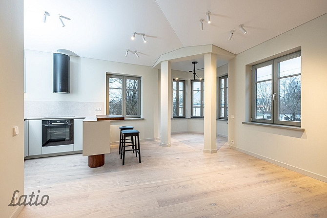 Pārdod plašu un skaistu mansarda veida dzīvokli renovētā mājā Āgenskalnā.
Dzīvoklis ir pilnībā gatav Рига - изображение 3